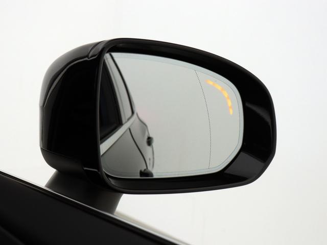 ＢＬＩＳ（ブラインドスポットインフォメーションシステム）搭載により、左右後方の死角をサポート。ミラーで捉えられない箇所を並走する車両／バイク／自転車等をリアセンサーが監視。巻き込みを未然に防ぎます。