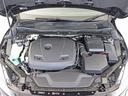 112kW(152ps)/250Nm(25.5kgm)の新開発1.5リッター4気筒直噴ガソリンターボエンジンに6速ATを組み合わせる次世代のボルボです。高い経済性とパワフルな走りをお約束します。