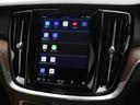 Google搭載のボルボなら、車内にいながら多彩なデジタルライフをお楽しみいただけます。Google Playから必要なアプリをダウンロードして、有意義な移動時間を楽しみましょう。
