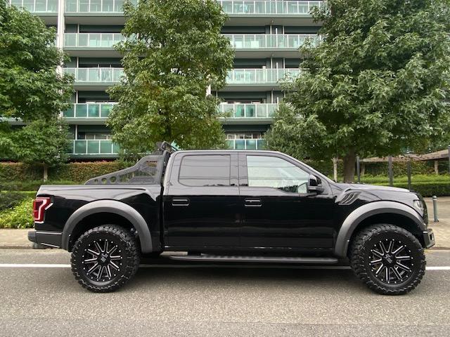 Ｆ－１５０ ラプター　自社輸入車　ＫＭＣ　ＸＤ２０インチＡＷ　ＦＯＸサス　Ｖ６　３．５Ｌ　Ｅｃｏｂｏｏｓｔ　ｔｗｉｎ－ｔｕｒｂｏ　Ｅ／Ｇ１０ＳｐｅｅｄＡ／Ｔ　ＸＤ２０インチＡＷ　オープンカントリー３５／１２．５０Ｒ２０ＦＯＸサスペンション　パノラマルーフ（4枚目）