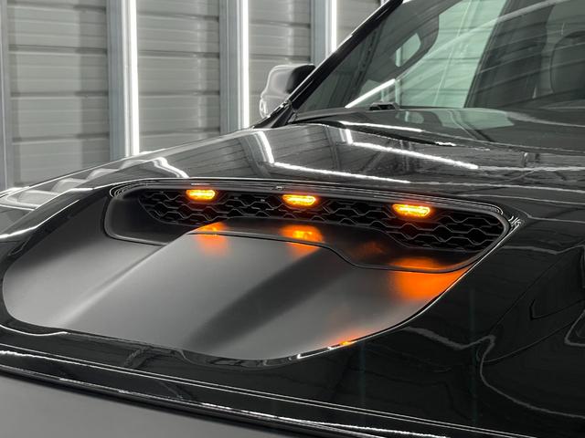 ダッジ・ラム ＴＲＸ　７０２馬力　電動サイドステップ　鍛造２２ｉｎｃｈＡＷ　新車　リフトアップ　パノラマルーフ　１２インチモニター　ビルシュタイン製ショック　ハイパフォーマンスエキゾースト　アップルカープレイ　スプレーインベッドライナー　ラムバー（20枚目）