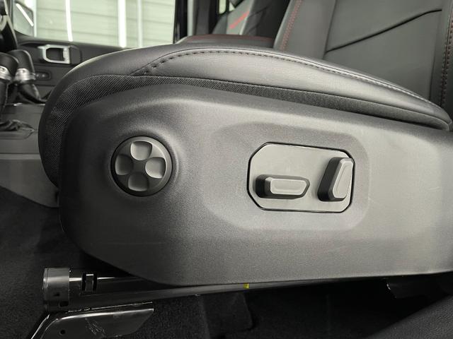 ルビコンＸ　２０２４年モデル　左Ｈ　スカイトップ　１２．３インチモニター　エクストリームリーコン３５タイヤＰＫＧ　フロント１２ｗａｙパワーシート　ワイヤレスアップルカープレイ　３５インチタイヤ　ブラックナッパレザーシート　シートヒーター(8枚目)