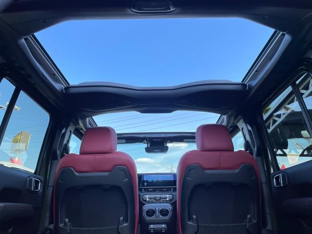 ジープ・ラングラーアンリミテッド ルビコン３９２　Ｖ８　純正可変マフラー　生産終了決定　レアカラー　全国取引実績有り　スカイトップ　１２．３インチモニター　フロント１２ｗａｙパワーシート　ワイヤレスアップルカープレイ　ビルシュタインアルミダンパー　３．５インチリフトアップ（3枚目）