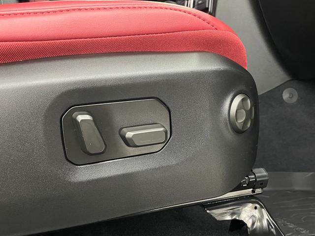 ジープ・ラングラーアンリミテッド ルビコン３９２　Ｖ８　純正可変マフラー　生産終了決定　レアカラー　全国取引実績有り　スカイトップ　１２．３インチモニター　フロント１２ｗａｙパワーシート　ワイヤレスアップルカープレイ　ビルシュタインアルミダンパー　３．５インチリフトアップ（13枚目）