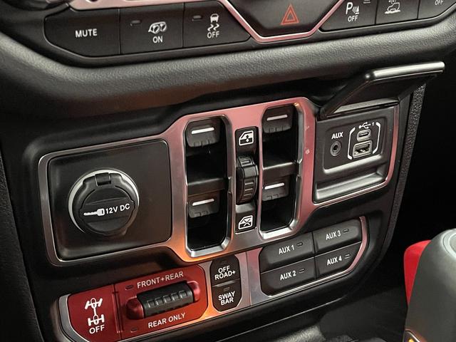 ジープ・ラングラーアンリミテッド ルビコン３９２　Ｖ８　純正可変マフラー　生産終了決定　レアカラー　全国取引実績有り　スカイトップ　１２．３インチモニター　フロント１２ｗａｙパワーシート　ワイヤレスアップルカープレイ　ビルシュタインアルミダンパー　３．５インチリフトアップ（44枚目）