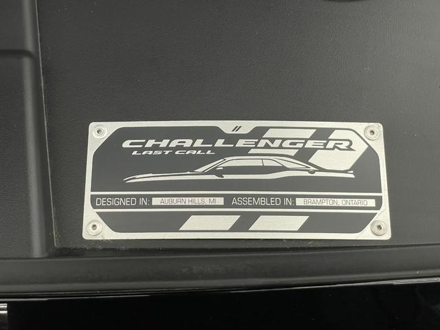 ダッジ・チャレンジャー ＳＲＴレッドアイ　ジェイルブレイク　最終モデル　８０７馬力　リアルカーボンインテリア　ワイドボディ　ハーマンカードン１８スピーカーｗｉｔｈサブウーファー　ブレンボブレーキ　アクティブエキゾースト　シートヒーター　ステアリングヒーター　アップルカープレイ（4枚目）