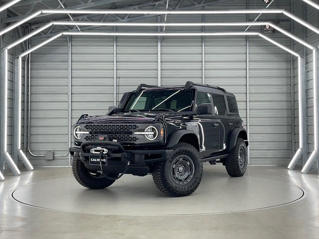 ブロンコ エバーグレーズ　スライド式チェアボード　シュノーケルキット　１２インチモニター　ビルシュタインショック　３５インチタイヤ　レザーシート　アップルカープレイ　１７インチダークカーボングレーペイントＡＷ　ミッドＰＫＧ　ハイフェンダー　シートヒーター　ロックレール（2枚目）