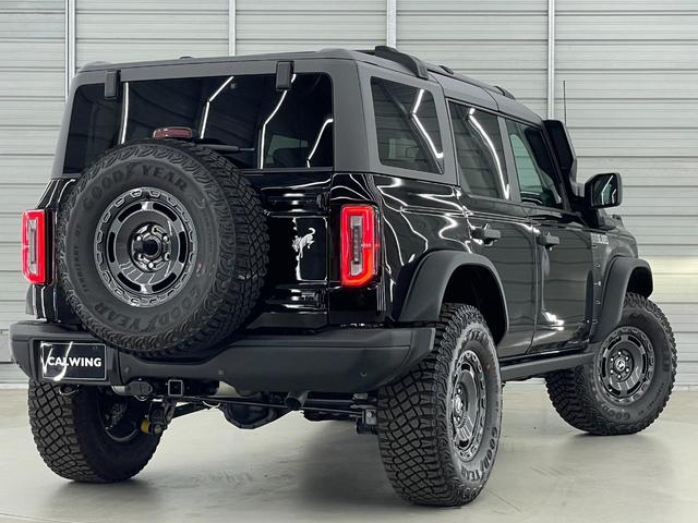 ブロンコ エバーグレーズ　スライド式チェアボード　シュノーケルキット　１２インチモニター　ビルシュタインショック　３５インチタイヤ　レザーシート　アップルカープレイ　１７インチダークカーボングレーペイントＡＷ　ミッドＰＫＧ　ハイフェンダー　シートヒーター　ロックレール（14枚目）