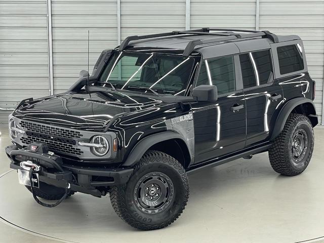 ブロンコ エバーグレーズ　スライド式チェアボード　シュノーケルキット　１２インチモニター　ビルシュタインショック　３５インチタイヤ　レザーシート　アップルカープレイ　１７インチダークカーボングレーペイントＡＷ　ミッドＰＫＧ　ハイフェンダー　シートヒーター　ロックレール（20枚目）