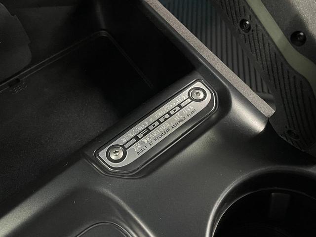 ブロンコ エバーグレーズ　スライド式チェアボード　シュノーケルキット　１２インチモニター　ビルシュタインショック　３５インチタイヤ　レザーシート　アップルカープレイ　１７インチダークカーボングレーペイントＡＷ　ミッドＰＫＧ　ハイフェンダー　シートヒーター　ロックレール（46枚目）