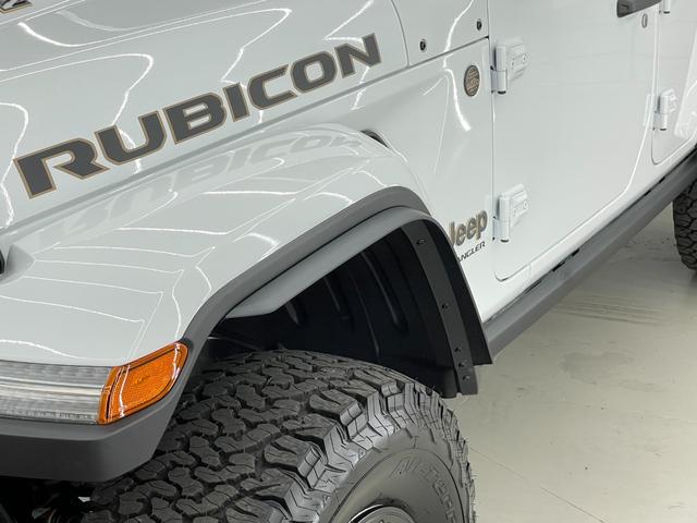 ジープ・ラングラーアンリミテッド ルビコン３９２　Ｖ８　スカイトップ　生産終了決定　レッドインテリア　１２．３インチモニター　純正可変マフラー　１２ｗａｙパワーシート　シートヒーター　ワイヤレスアップルカープレイ　ビルシュタインアルミダンパー　３．２インチリフトアップ（21枚目）
