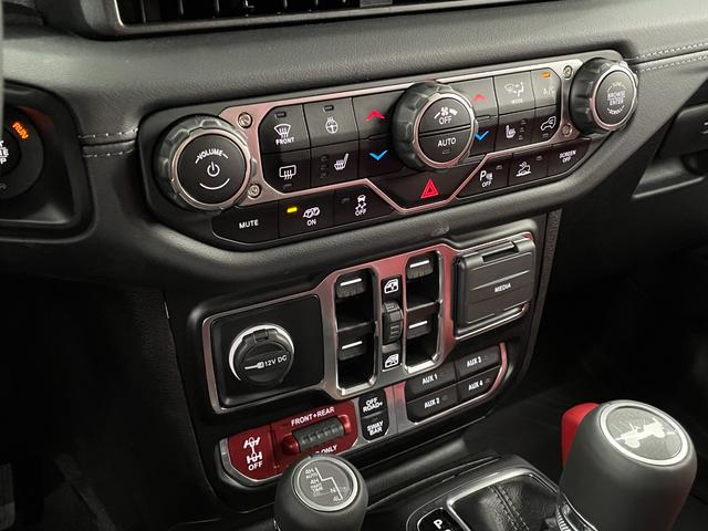 ジープ・ラングラーアンリミテッド ルビコン３９２　Ｖ８　スカイトップ　生産終了決定　レッドインテリア　１２．３インチモニター　純正可変マフラー　１２ｗａｙパワーシート　シートヒーター　ワイヤレスアップルカープレイ　ビルシュタインアルミダンパー　３．２インチリフトアップ（45枚目）