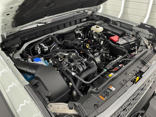 ブロンコ エバーグレーズ　スライド式チェアボード　シュノーケルキット　１２インチモニター　ビルシュタインショック　３５インチタイヤ　レザーシート　アップルカープレイ　１７インチダークカーボングレーペイントＡＷ　ミッドＰＫＧ　ハイフェンダー　シートヒーター　ロックレール（16枚目）