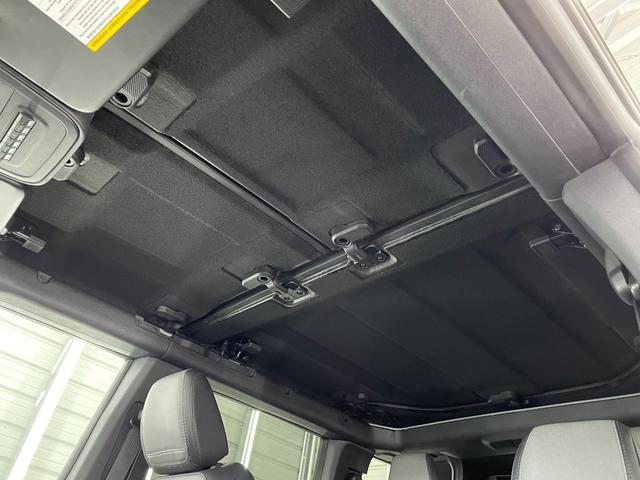 ブロンコ エバーグレーズ　スライド式チェアボード　シュノーケルキット　１２インチモニター　ビルシュタインショック　３５インチタイヤ　レザーシート　アップルカープレイ　１７インチダークカーボングレーペイントＡＷ　ミッドＰＫＧ　ハイフェンダー　シートヒーター　ロックレール（44枚目）