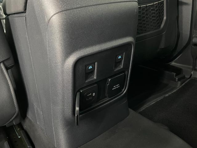 ブロンコ エバーグレーズ　スライド式チェアボード　シュノーケルキット　１２インチモニター　ビルシュタインショック　３５インチタイヤ　レザーシート　アップルカープレイ　１７インチダークカーボングレーペイントＡＷ　ミッドＰＫＧ　ハイフェンダー　シートヒーター　ロックレール（47枚目）