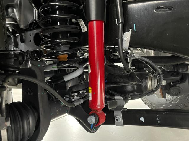 ジープ・ラングラーアンリミテッド ルビコンＸ　左Ｈ　スカイトップ　国内未導入グレード＆カラー　１２．３インチモニター　エクストリームリーコン３５タイヤＰＫＧ　フロント１２ｗａｙパワーシート　ワイヤレスアップルカープレイ　３５インチタイヤ　ブラックナッパレザーシート　シートヒーター（13枚目）