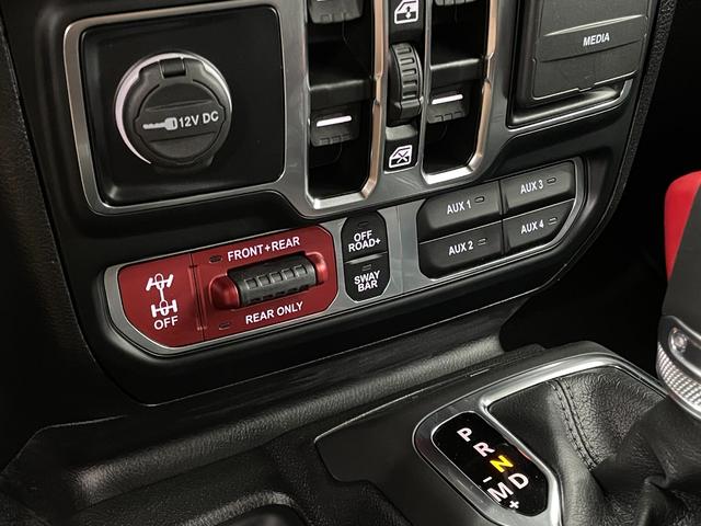 ジープ・ラングラーアンリミテッド ルビコンＸ　左Ｈ　スカイトップ　国内未導入グレード＆カラー　１２．３インチモニター　エクストリームリーコン３５タイヤＰＫＧ　フロント１２ｗａｙパワーシート　ワイヤレスアップルカープレイ　３５インチタイヤ　ブラックナッパレザーシート　シートヒーター（32枚目）