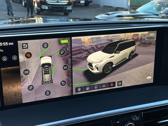 更には車両自体を３Ｄ化し８方向から映し出すことが出来る３Ｄアラウンドビューカメラまで搭載。インフィニティの安全装備への意識の高さがうかがえます。