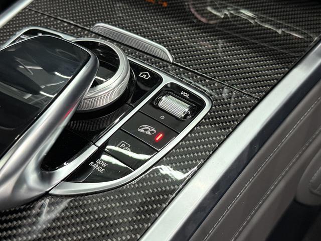 Ｇクラス Ｇ６３　ストロンガーザンタイムエディション　国内限定１００台　特別仕様車　ＡＭＧレザーエクスクルーシブ　ＡＭＧカーボンファイバーインテリアトリム　ＡＭＧ鍛造２２インチＡＷ　ドライビングダイナミックシート　サンルーフ　アップルカープレイ　３６０°カメラ（15枚目）