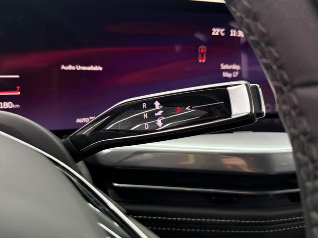キャデラックエスカレード スポーツ　新型モデルチェンジ　５５インチＯＬＥＤディスプレイ　パノラマルーフ　助手席モニター　ＡＫＧ１９スピーカー　アップルカープレイ　アダプティブクルーズコントロール　マグネティックライドサスペンション４．０　ＡＲカメラ　１２６色アンビエントライト（24枚目）