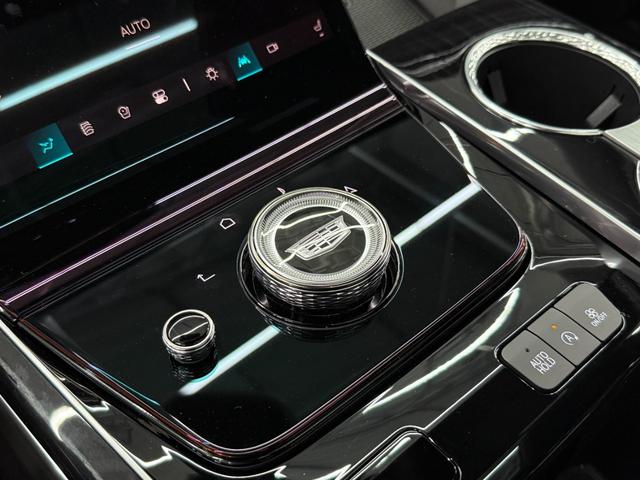 キャデラックエスカレード スポーツ　新型モデルチェンジ　５５インチＯＬＥＤディスプレイ　パノラマルーフ　助手席モニター　ＡＫＧ１９スピーカー　アップルカープレイ　アダプティブクルーズコントロール　マグネティックライドサスペンション４．０　ＡＲカメラ　１２６色アンビエントライト（25枚目）