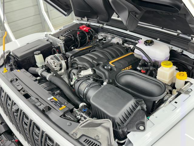 ジープ・ラングラーアンリミテッド ルビコン３９２　Ｖ８　生産終了　ファイナルエディション　世界限定３７００台　全国保証　純正可変マフラー　１２．３インチモニター　スカイトップ　フロント１２ｗａｙパワーシート　専用ブラックナッパレザー　アップルカープレイ　ビルシュタインアルミダンパー（6枚目）