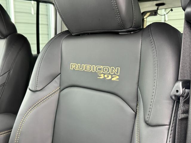 ジープ・ラングラーアンリミテッド ルビコン３９２　Ｖ８　生産終了　ファイナルエディション　世界限定３７００台　全国保証　純正可変マフラー　１２．３インチモニター　スカイトップ　フロント１２ｗａｙパワーシート　専用ブラックナッパレザー　アップルカープレイ　ビルシュタインアルミダンパー（45枚目）
