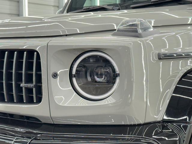 Ｇクラス Ｇ６３　左Ｈ　スペシャルオーダー　ＡＭＧナイト　特注仕様　マヌファクトゥーアプログラムプラス　ＡＭＧカーボンファイバーインテリア　フルレザー仕様　サンルーフ　アップルカープレイ　ブルメスターサウンド　サンルーフ　ソフトクローズドア　リラクゼーション機能（4枚目）