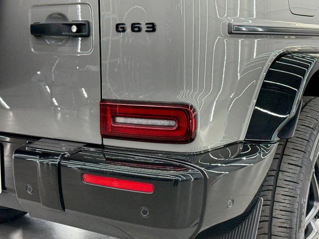 Ｇクラス Ｇ６３　左Ｈ　スペシャルオーダー　ＡＭＧナイト　特注仕様　マヌファクトゥーアプログラムプラス　ＡＭＧカーボンファイバーインテリア　フルレザー仕様　サンルーフ　アップルカープレイ　ブルメスターサウンド　サンルーフ　ソフトクローズドア　リラクゼーション機能（16枚目）