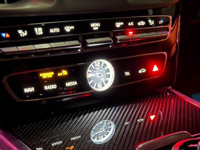 Ｇクラス Ｇ６３　左Ｈ　スペシャルオーダー　ＡＭＧナイト　特注仕様　マヌファクトゥーアプログラムプラス　ＡＭＧカーボンファイバーインテリア　フルレザー仕様　サンルーフ　アップルカープレイ　ブルメスターサウンド　サンルーフ　ソフトクローズドア　リラクゼーション機能（49枚目）