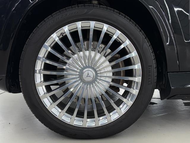ＧＬＳ ＧＬＳ６００　４マチック　左Ｈ　ＩＳＧ搭載モデル　１オナ　シルバーツートン仕様　フロント＆リアマイバッハエンブレムマスコット　電動サイドステップ　パノラマルーフ　メルセデス・マイバッハ専用純正２３インチＡＷ　ブラックナッパレザー　後席左右独立シート（18枚目）