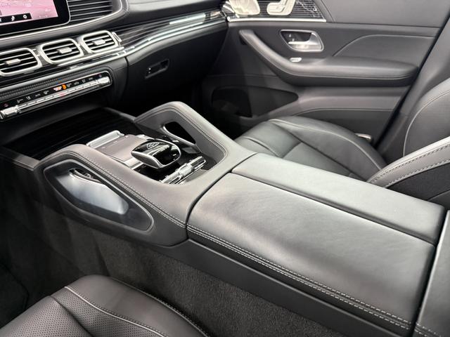 ＧＬＳ ＧＬＳ６００　４マチック　左Ｈ　ＩＳＧ搭載モデル　１オナ　シルバーツートン仕様　フロント＆リアマイバッハエンブレムマスコット　電動サイドステップ　パノラマルーフ　メルセデス・マイバッハ専用純正２３インチＡＷ　ブラックナッパレザー　後席左右独立シート（23枚目）