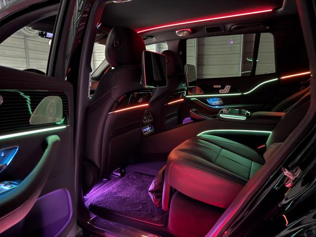 ＧＬＳ ＧＬＳ６００　４マチック　左Ｈ　ＩＳＧ搭載モデル　１オナ　シルバーツートン仕様　フロント＆リアマイバッハエンブレムマスコット　電動サイドステップ　パノラマルーフ　メルセデス・マイバッハ専用純正２３インチＡＷ　ブラックナッパレザー　後席左右独立シート（25枚目）