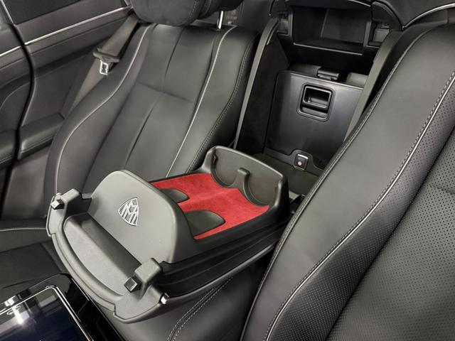 ＧＬＳ ＧＬＳ６００　４マチック　左Ｈ　ＩＳＧ搭載モデル　１オナ　シルバーツートン仕様　フロント＆リアマイバッハエンブレムマスコット　電動サイドステップ　パノラマルーフ　メルセデス・マイバッハ専用純正２３インチＡＷ　ブラックナッパレザー　後席左右独立シート（39枚目）