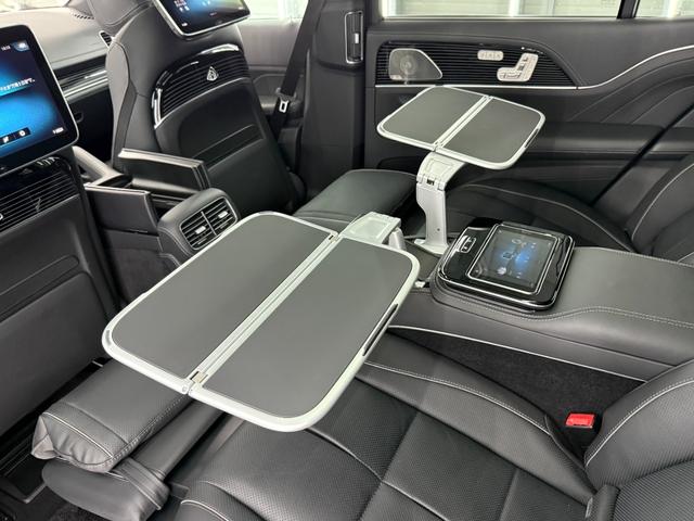 ＧＬＳ ＧＬＳ６００　４マチック　左Ｈ　ＩＳＧ搭載モデル　１オナ　シルバーツートン仕様　フロント＆リアマイバッハエンブレムマスコット　電動サイドステップ　パノラマルーフ　メルセデス・マイバッハ専用純正２３インチＡＷ　ブラックナッパレザー　後席左右独立シート（40枚目）
