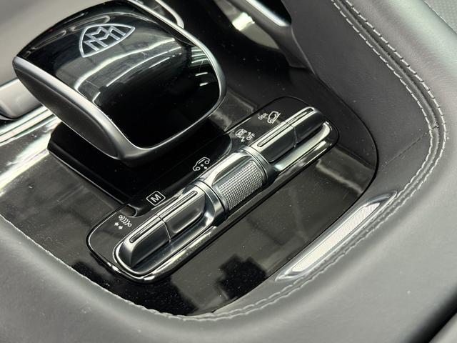 ＧＬＳ ＧＬＳ６００　４マチック　左Ｈ　ＩＳＧ搭載モデル　１オナ　シルバーツートン仕様　フロント＆リアマイバッハエンブレムマスコット　電動サイドステップ　パノラマルーフ　メルセデス・マイバッハ専用純正２３インチＡＷ　ブラックナッパレザー　後席左右独立シート（50枚目）