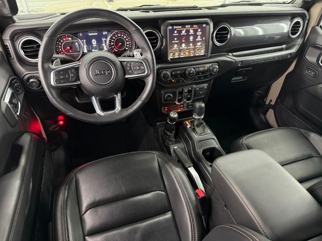ジープ・ラングラーアンリミテッド ルビコン３９２　限定車　ゴビ　スカイトップ　新並　１オナ　Ｖ８エンジン　純正可変マフラー　ＦＯＸアルミダンパー　２インチリフトアップ　アダプティブクルーズコントロール　２４年ＮＥＷデザイングリル　アップルカープレイ　シートヒーター　ステアリングヒーター（5枚目）