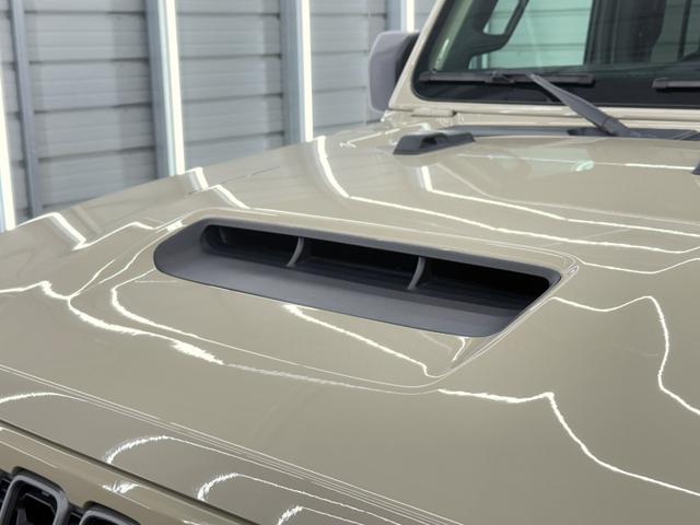 ジープ・ラングラーアンリミテッド ルビコン３９２　限定車　ゴビ　スカイトップ　新並　１オナ　Ｖ８エンジン　純正可変マフラー　ＦＯＸアルミダンパー　２インチリフトアップ　アダプティブクルーズコントロール　２４年ＮＥＷデザイングリル　アップルカープレイ　シートヒーター　ステアリングヒーター（18枚目）