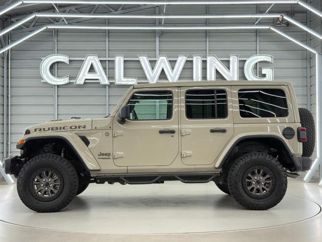 ジープ・ラングラーアンリミテッド ルビコン３９２　限定車　ゴビ　スカイトップ　新並　１オナ　Ｖ８エンジン　純正可変マフラー　ＦＯＸアルミダンパー　２インチリフトアップ　アダプティブクルーズコントロール　２４年ＮＥＷデザイングリル　アップルカープレイ　シートヒーター　ステアリングヒーター（23枚目）