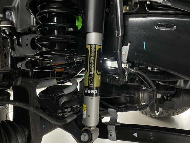 ジープ・ラングラーアンリミテッド ルビコン３９２　Ｖ８　生産終了　純正可変マフラー　全国保証付き　スカイトップ　１２．３インチモニター　レッドレザー　フロント１２ｗａｙパワーシート　ワイヤレスアップルカープレイ　ビルシュタインアルミダンパー　シートヒーター（19枚目）