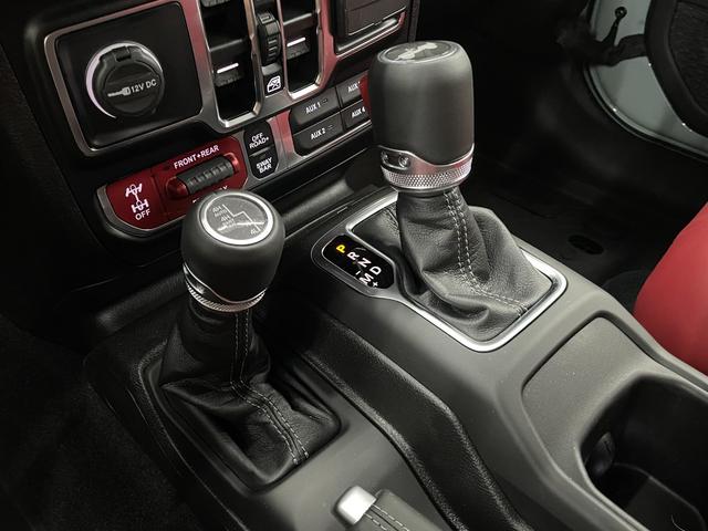 ジープ・ラングラーアンリミテッド ルビコン３９２　Ｖ８　生産終了　純正可変マフラー　全国保証付き　スカイトップ　１２．３インチモニター　レッドレザー　フロント１２ｗａｙパワーシート　ワイヤレスアップルカープレイ　ビルシュタインアルミダンパー　シートヒーター（40枚目）