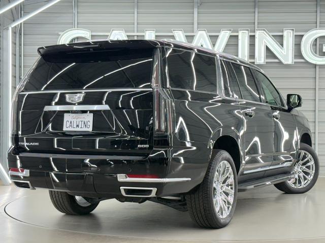 キャデラックエスカレード ＥＳＶ　プレミアムラグジュアリーＡＷＤ　ＥＳＶ　プレミアムラグジュアリーＡＷＤ　２０２５年新型　ラディアントＰＫＧ　日本未発売ロングボディ　ＡＫＧサウンド　純正可変エキゾースト　２２インチホイール　パノラマルーフ　５５インチモニター（8枚目）