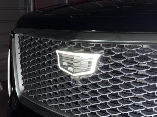 キャデラックエスカレード ＥＳＶ　プレミアムラグジュアリーＡＷＤ　ＥＳＶ　プレミアムラグジュアリーＡＷＤ　２０２５年新型　ラディアントＰＫＧ　日本未発売ロングボディ　ＡＫＧサウンド　純正可変エキゾースト　２２インチホイール　パノラマルーフ　５５インチモニター（12枚目）