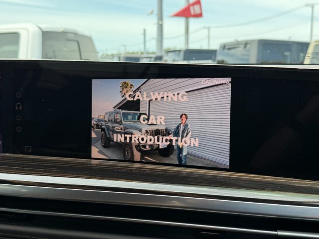 キャデラックエスカレード ＥＳＶ　プレミアムラグジュアリーＡＷＤ　ＥＳＶ　プレミアムラグジュアリーＡＷＤ　２０２５年新型　ラディアントＰＫＧ　日本未発売ロングボディ　ＡＫＧサウンド　純正可変エキゾースト　２２インチホイール　パノラマルーフ　５５インチモニター（18枚目）