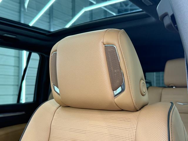 キャデラックエスカレード ＥＳＶ　プレミアムラグジュアリーＡＷＤ　ＥＳＶ　プレミアムラグジュアリーＡＷＤ　２０２５年新型　ラディアントＰＫＧ　日本未発売ロングボディ　ＡＫＧサウンド　純正可変エキゾースト　２２インチホイール　パノラマルーフ　５５インチモニター（23枚目）