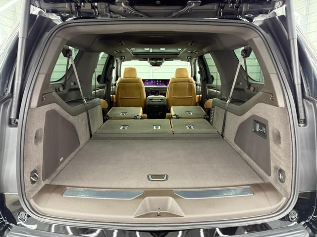 キャデラックエスカレード ＥＳＶ　プレミアムラグジュアリーＡＷＤ　ＥＳＶ　プレミアムラグジュアリーＡＷＤ　２０２５年新型　ラディアントＰＫＧ　日本未発売ロングボディ　ＡＫＧサウンド　純正可変エキゾースト　２２インチホイール　パノラマルーフ　５５インチモニター（30枚目）