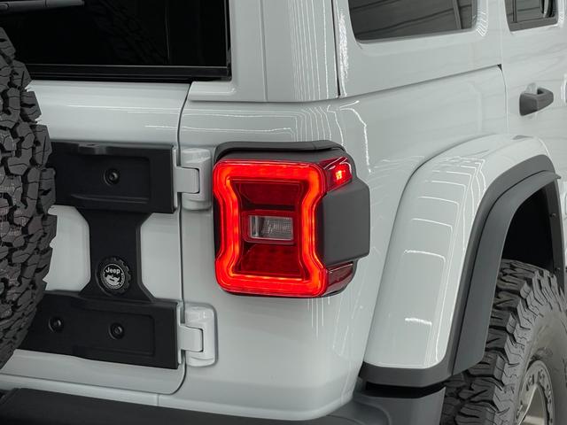 ジープ・ラングラーアンリミテッド ルビコン392 V8 生産終了 24yモデル限定レッドレザー スカイトップ 純正可変マフラー 12.3インチモニター フロント12wayパワーシート ワイヤレスアップルカープレイ ビルシュタインアルミダンパー アダプティブクルーズコントロールwithストップ(29枚目)