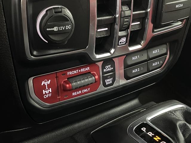 ジープ・ラングラーアンリミテッド ルビコン392 V8 生産終了 24yモデル限定レッドレザー スカイトップ 純正可変マフラー 12.3インチモニター フロント12wayパワーシート ワイヤレスアップルカープレイ ビルシュタインアルミダンパー アダプティブクルーズコントロールwithストップ(40枚目)