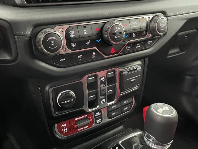 ジープ・ラングラーアンリミテッド ルビコン392 V8 生産終了 24yモデル限定レッドレザー スカイトップ 純正可変マフラー 12.3インチモニター フロント12wayパワーシート ワイヤレスアップルカープレイ ビルシュタインアルミダンパー アダプティブクルーズコントロールwithストップ(45枚目)