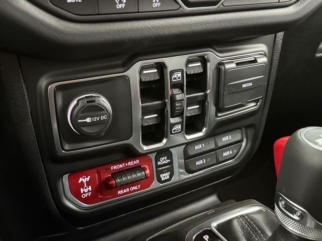 ジープ・ラングラーアンリミテッド ルビコンＸ　３．６Ｌエンジン　日本未発売グレード　エクストリームリーコン３５タイヤＰＫＧ　フロント１２ｗａｙパワーシート　３５インチタイヤ　ブラックナッパレザーシート　１２．３インチモニター　ワイヤレスアップルカープレイ　　シートヒーター（32枚目）
